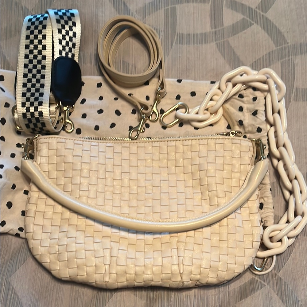 EUC Clare V Petite Moyen Woven Bag
